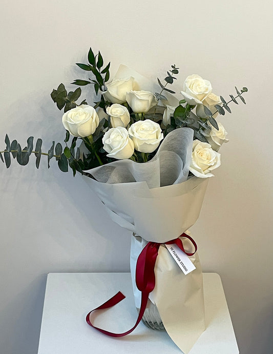 12 White Rose Bouquet