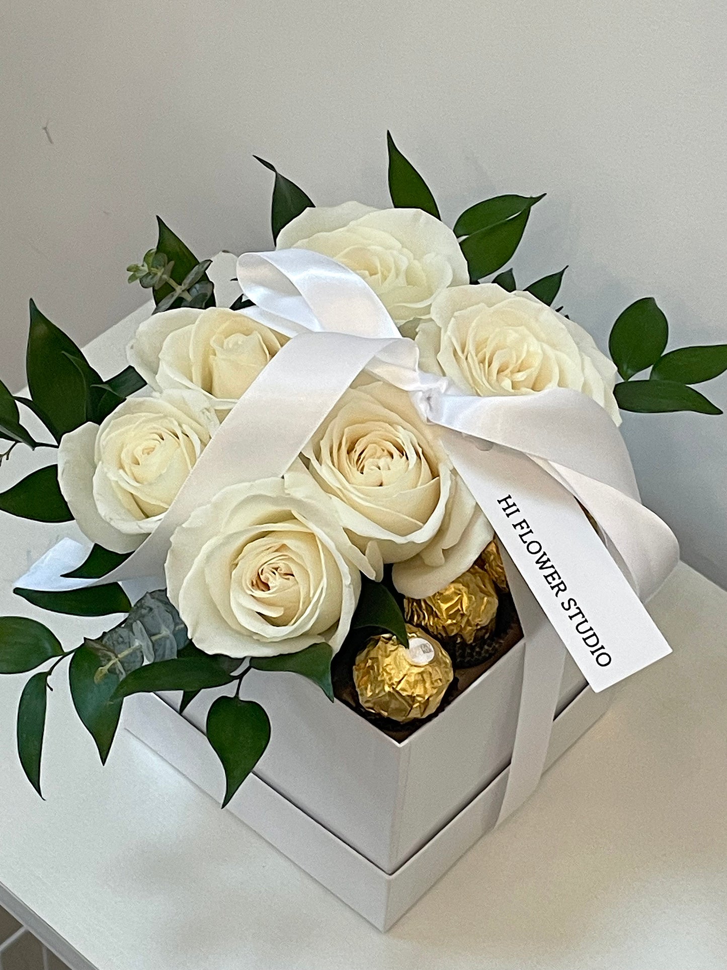 White Rose Box with Chocolate